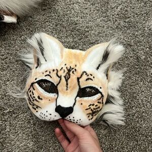 I am selling a bob cat ( cheeta ) therian mask, I will add freebies and others!
